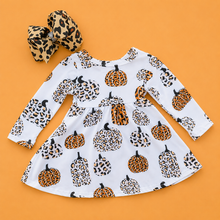 Load image into Gallery viewer, Leopard Pumpkin Dress
