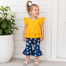 Load image into Gallery viewer, Daisy Capri Flare Set