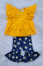 Load image into Gallery viewer, Daisy Capri Flare Set