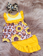 Load image into Gallery viewer, Sunflower and Leopard Shorts Set
